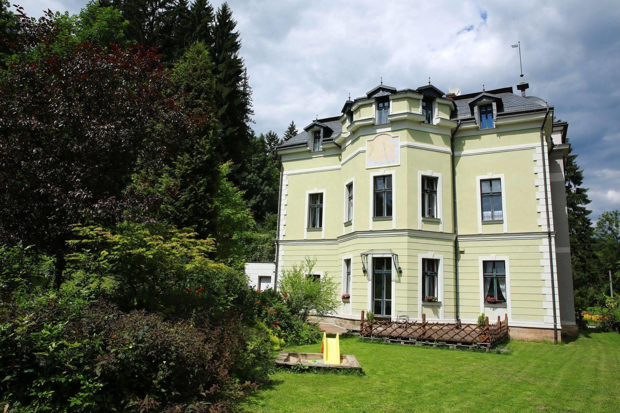 Pension Vila Julie Jilemnice Extérieur photo